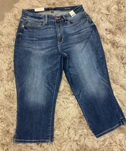 Apparel Judy Blue Curvy Rose Capri